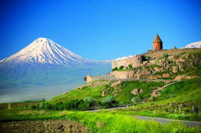 Daily Tours: Group Tour: Khor Virap, Noravank, ancient cave (